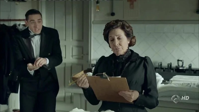 Кадры из сериала Гранд отель (2011)