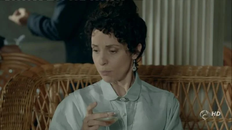 Кадры из сериала Гранд отель (2011)